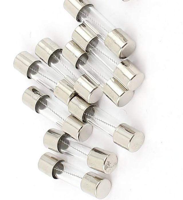 £8 ::  10 x 3amp 20mm x 5mm